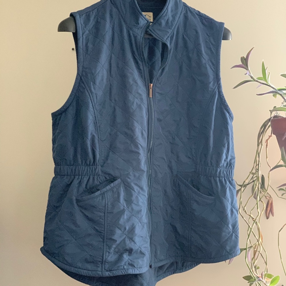 Woman’s Zip-Up Vest